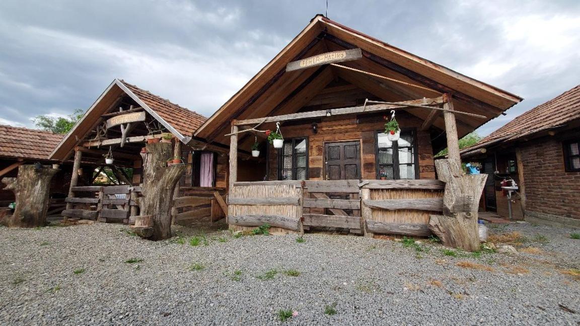 Casa Rustic Feher & Fekete Vendeghazak Sovata Exterior photo