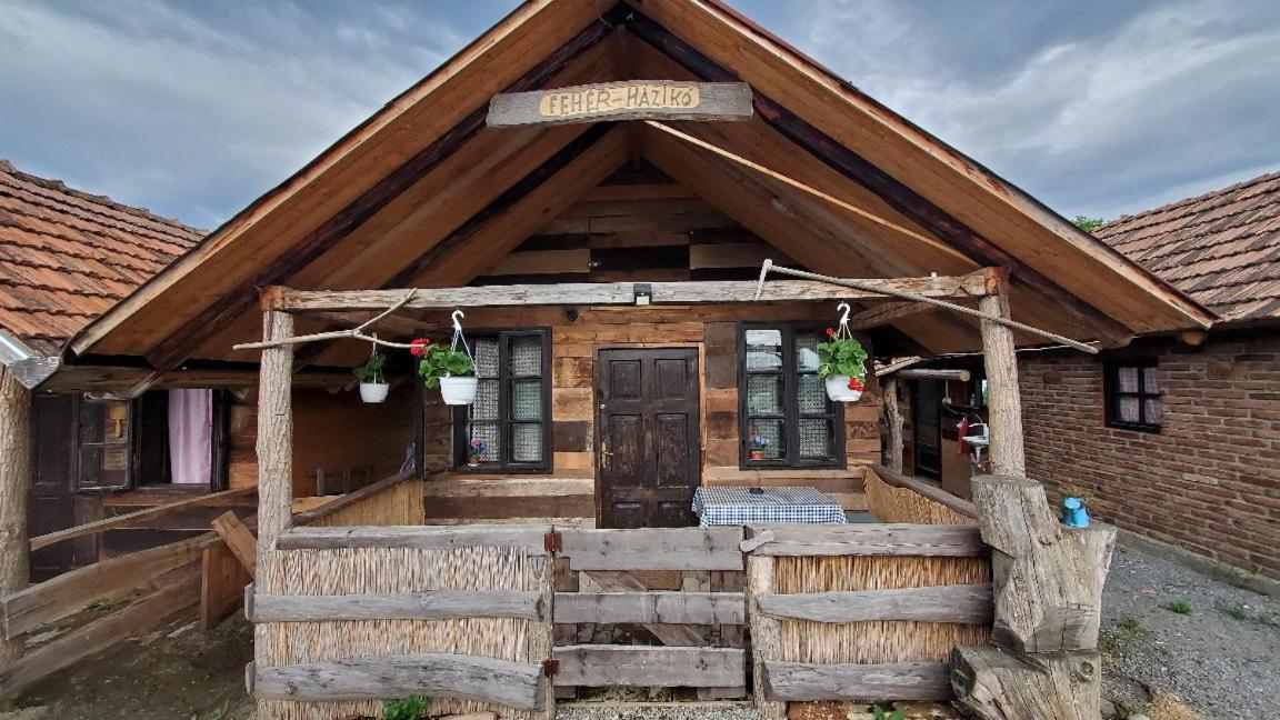 Casa Rustic Feher & Fekete Vendeghazak Sovata Exterior photo