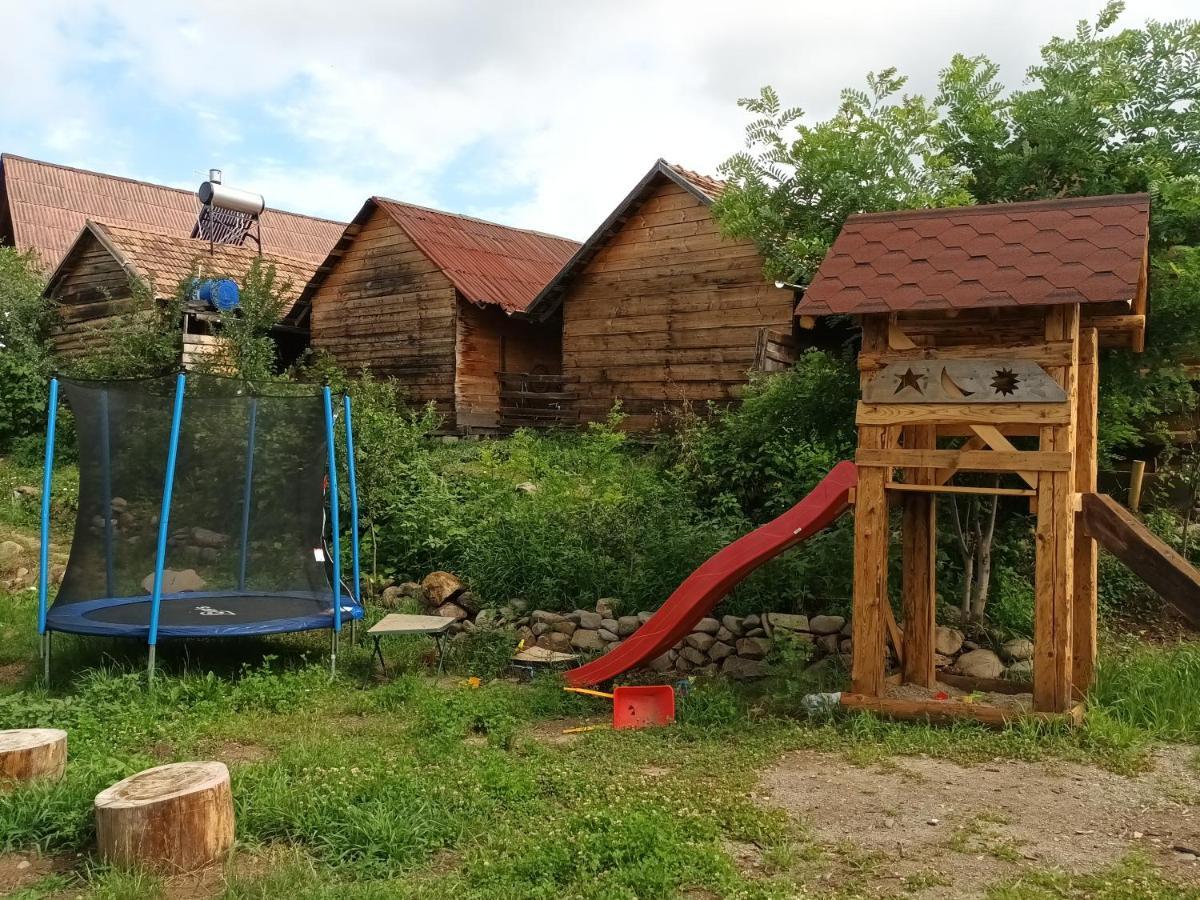 Casa Rustic Feher & Fekete Vendeghazak Sovata Exterior photo